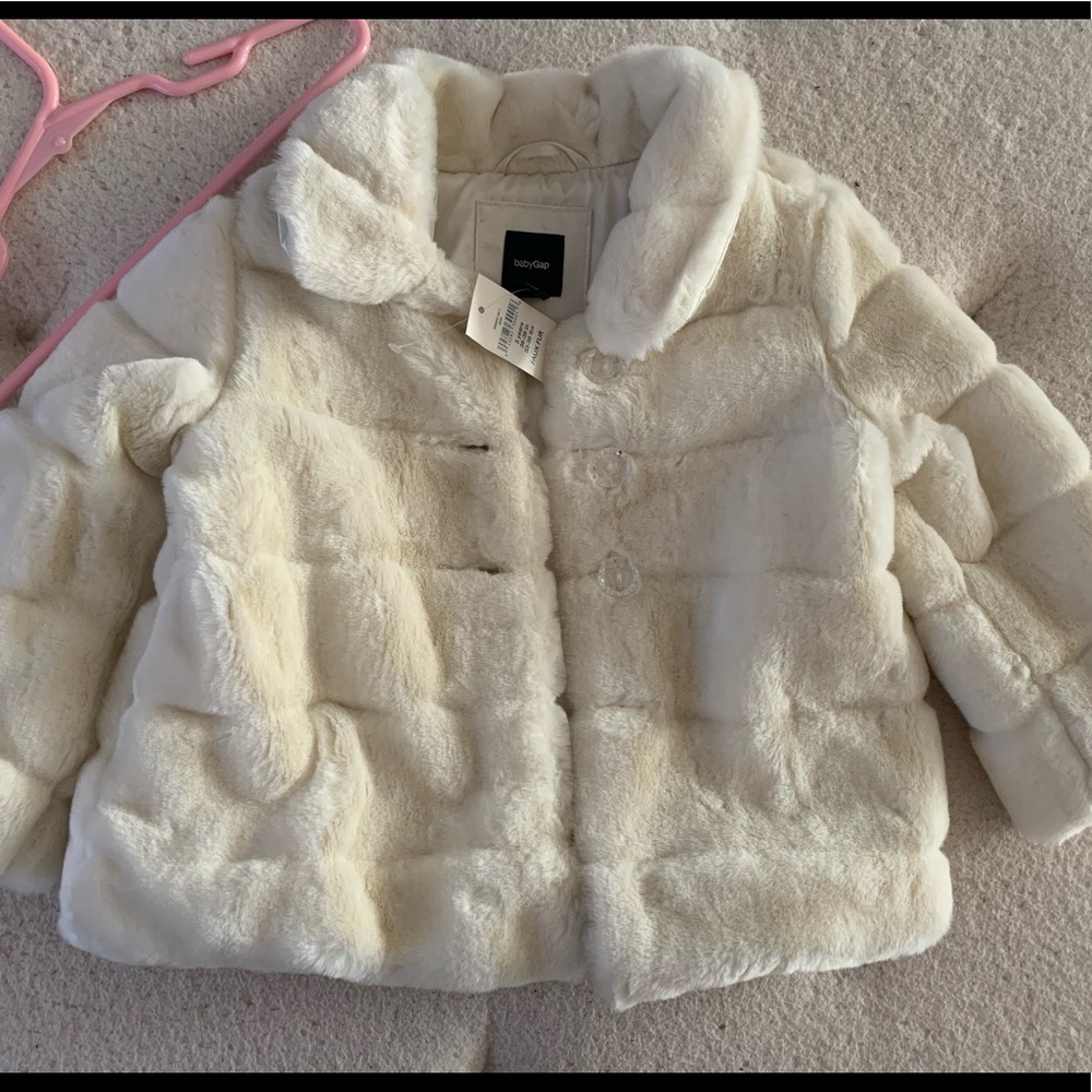 Gap lined holiday coat in white 3T perfect for a party & new year m, faux fur